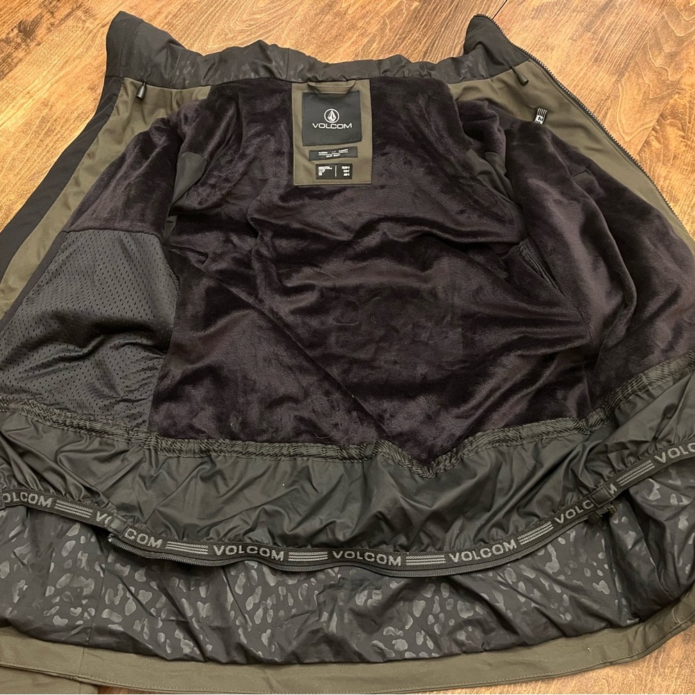 Volcom Snowboarding/Ski Jacket - Picture 2 of 6